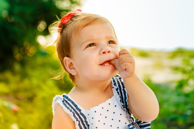 The little girl with short hair suck finger